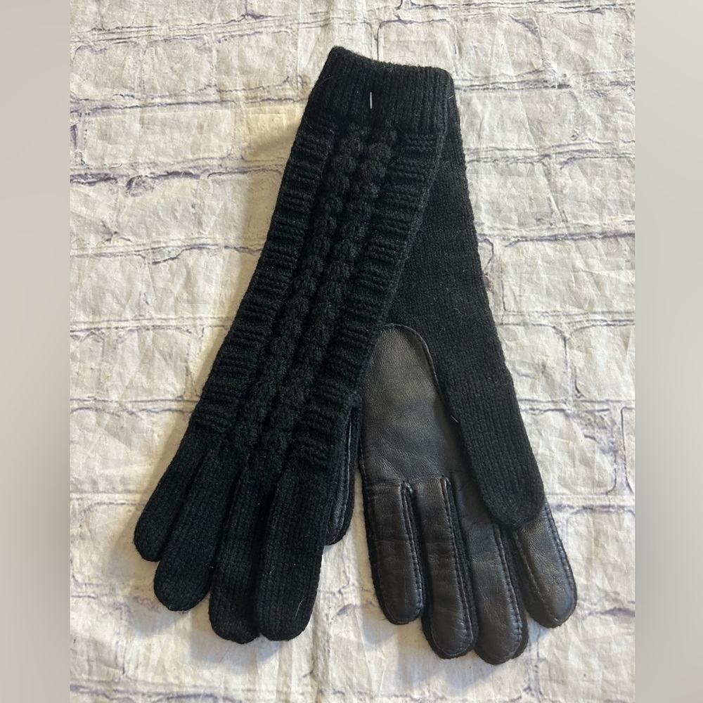 ARIS VTG ACRYLIC AND NYLON BLACK KNIT WITH FAUX PALM LONGER STYLE GLOVES O/S